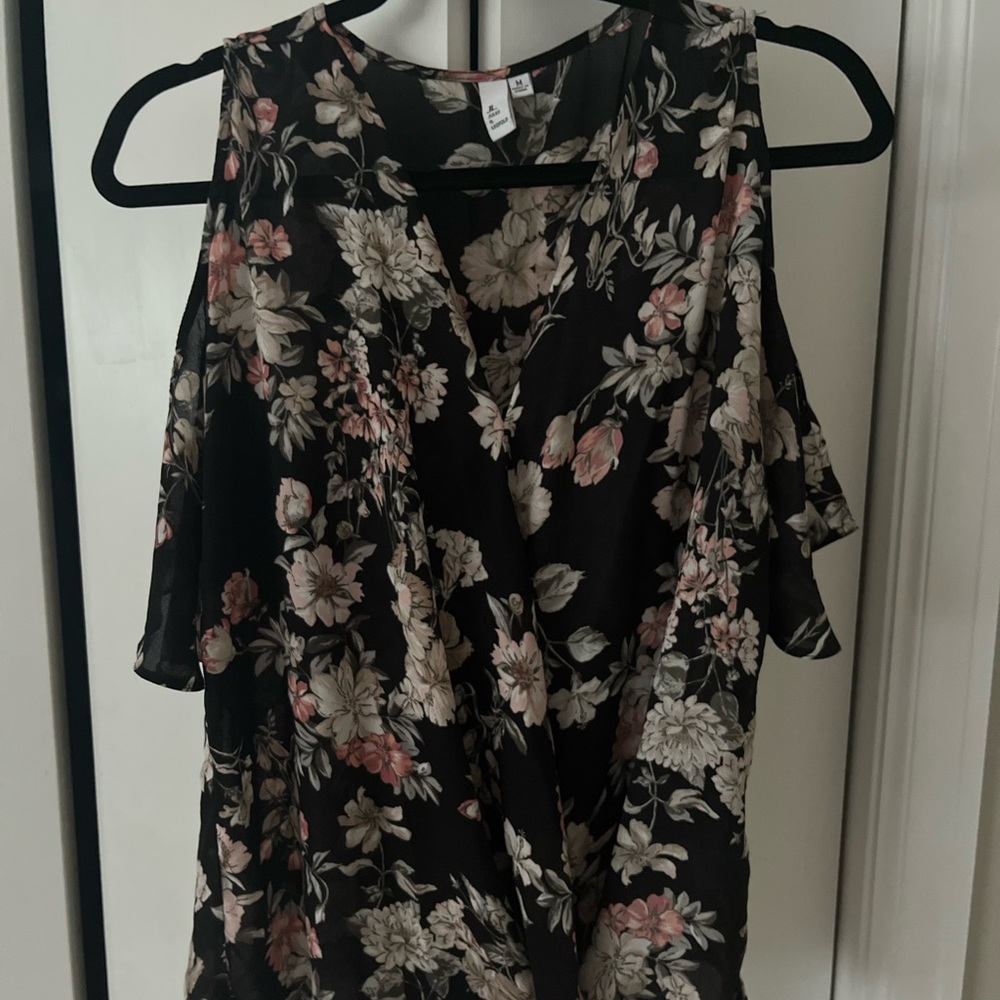Women’s blouse with cut out shoulders